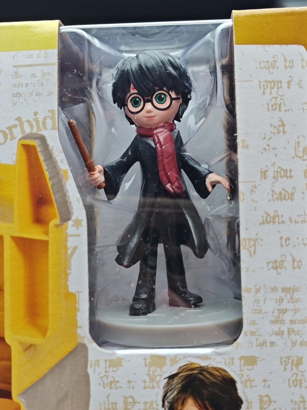 Warner Bros. Harry Potter Yellow Playset with Black and Green Cauldron